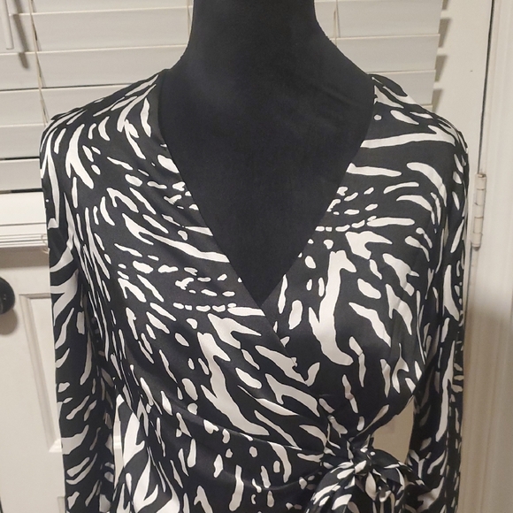 Donna Morgan Black and White Long Sleeve Dress NWT - Picture 3 of 11
